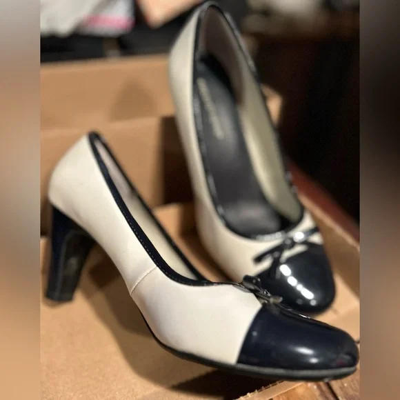 Two-Tone Navy Blue and Cream Heels - Picture 2 of 6